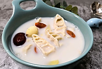 赤鱼胶莲子炖牛奶的做法