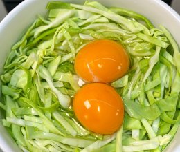 #开启观赛嗨吃局#低卡美味！巨好吃的包菜蛋饼～的做法