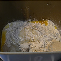 咸香型的面包最对味【海苔肉松面包卷】的做法图解2