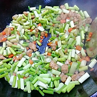 蒜苔炒肉的做法图解3