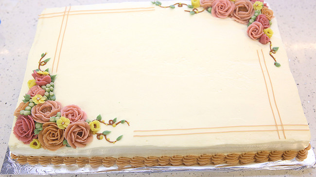大号方形庆典蛋糕淡奶油抹面裱花的做法