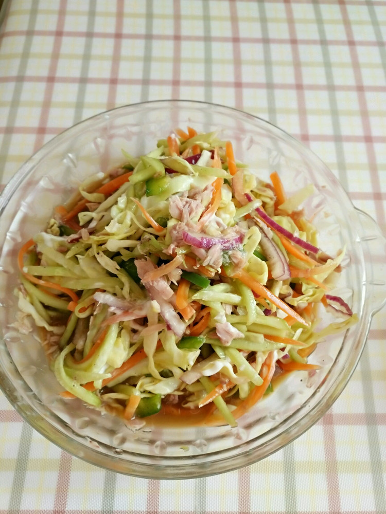 生拌金枪鱼蔬菜沙拉的做法