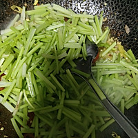 芹菜炒牛肉的做法图解5