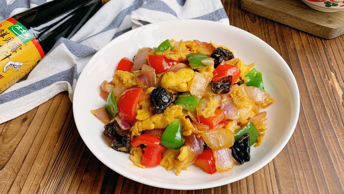 洋葱黑木耳炒鸡蛋