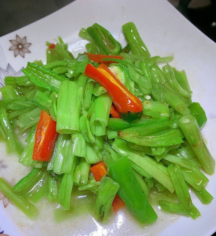 超级下饭的素炒空心菜梗的做法