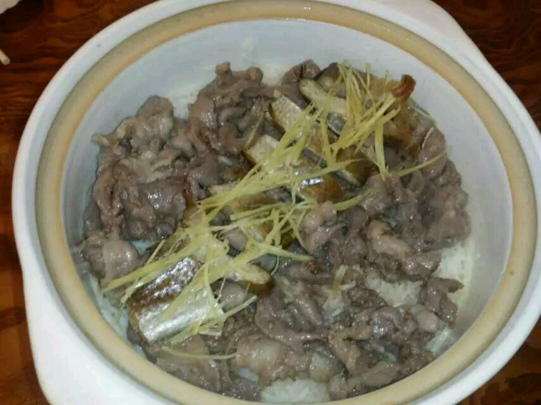 梅香咸鱼肉片煲仔饭的做法图解4