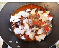 番茄蘑菇炖牛肉的做法图解5
