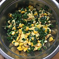 韭菜鸡蛋玉米饺子的做法图解2