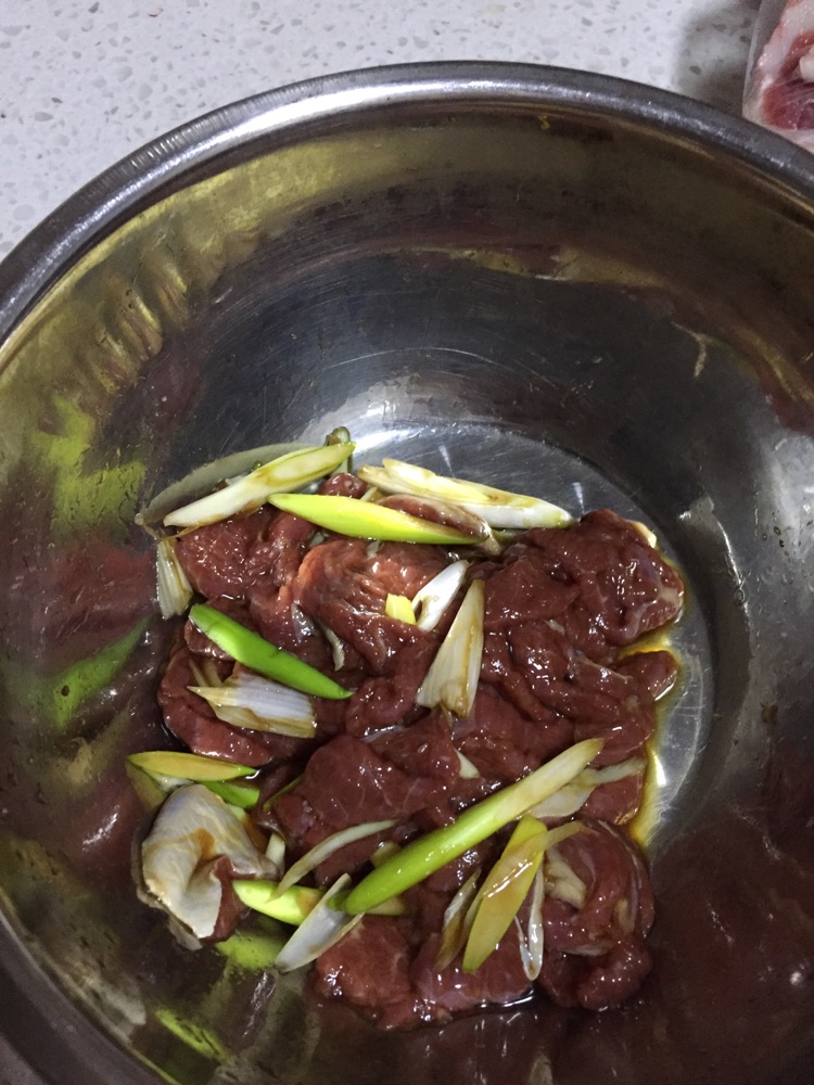葱爆羊肉的做法图解1