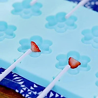 草莓酸奶棒棒糖 宝宝辅食食谱的做法图解5