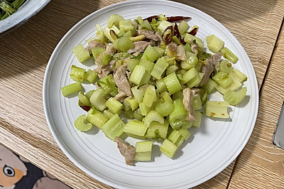 芹菜炒肉片