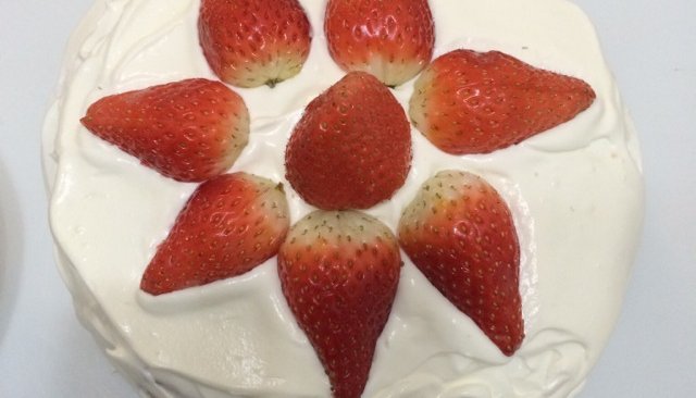 草莓奶油蛋糕（8寸戚风）的做法
