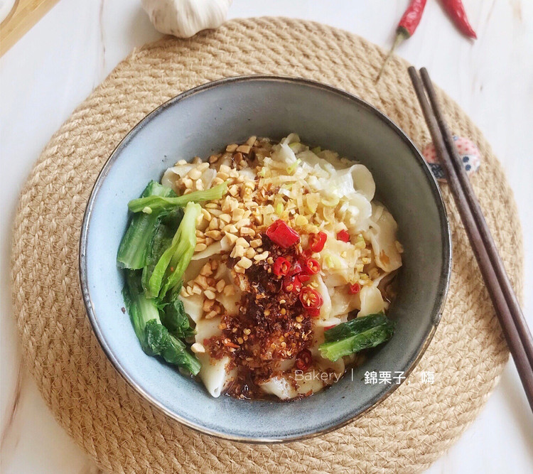 手擀裤带油泼面的做法