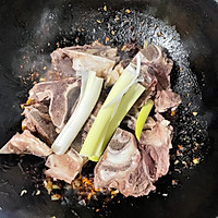 土豆炖牛脊骨的做法图解7