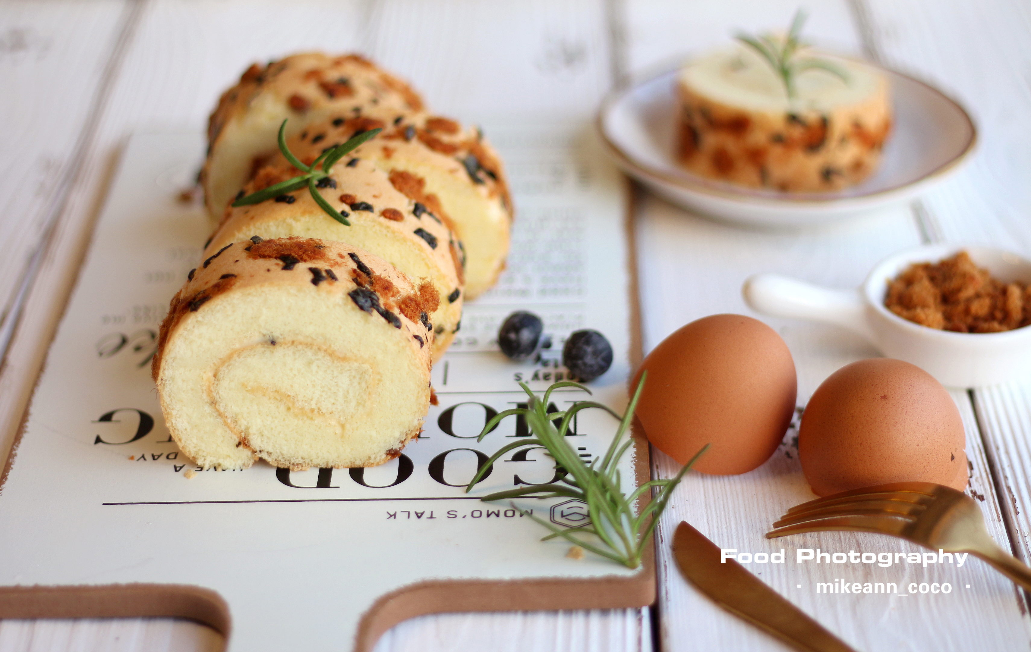 Salty cake rolls with seaweed and meat floss