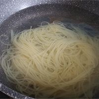 高温天没胃口？来试试这碗“神仙面”！的做法图解3