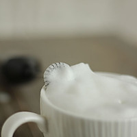 #变身咖啡大师之牛奶咖啡#附打发奶泡注意事项的做法图解3