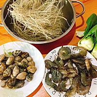 #精品菜谱挑战赛#鲜味十足+海鲜红薯粉丝煲的做法图解1