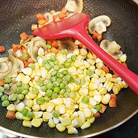 #向往的生活 就是外婆乡#红火龙果培根虾仁蛋炒饭的做法图解10