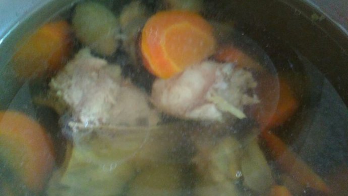 白榄红萝卜板骨汤