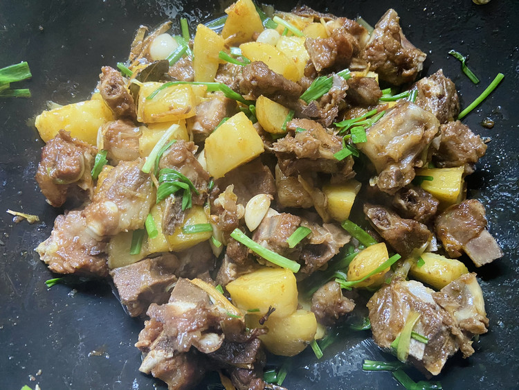 红烧土豆排骨的做法