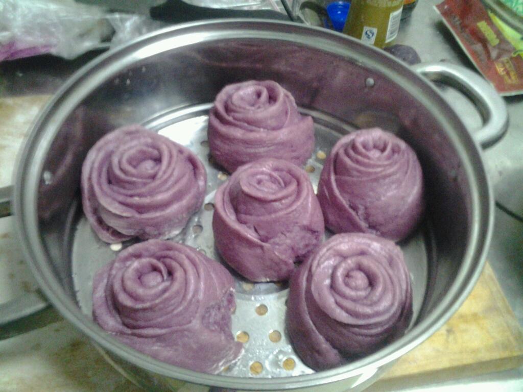 南瓜紫薯玫瑰花小馒头怎么做_南瓜紫薯玫瑰花小馒头的做法视频_豆果美食