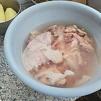 #快手又营养，我家的冬日必备菜品# 土豆炖鸡的做法图解1