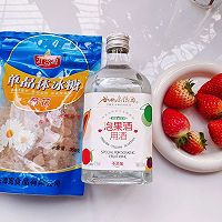 草莓果酒的做法图解1