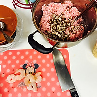猪肉香菇鲜虾水饺的做法图解3