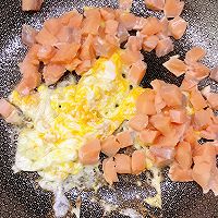 #天猫美味妙妙屋#三文鱼炒黑米饭的做法图解6