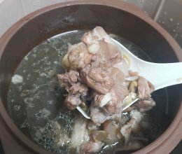 双豆土茯苓龙骨汤的做法