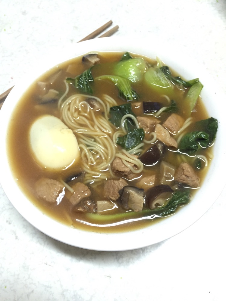 猪肉香菇青菜面的做法图解3