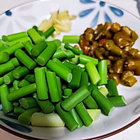 夏日开胃减脂午餐——野山椒蒜苔炒牛肉的做法图解4