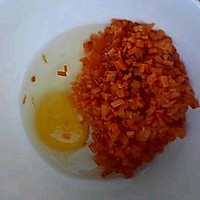 胡萝卜鸡蛋馒头片的做法图解2