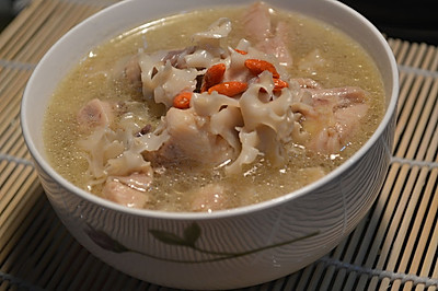 冬季靓汤【荷仙菇煲鸡汤】