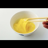 韭菜鸡蛋馅春卷的做法图解2