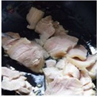 蒜苗回锅肉的做法图解3