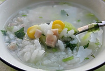 剩米饭大变身，营养火腿玉米蔬菜粥的做法