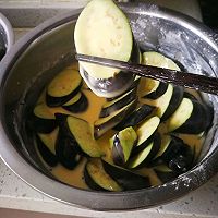 炸茄子的做法图解3