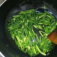 韭菜苔炒鸡蛋的做法图解4