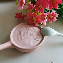 简易版草莓味冰淇淋