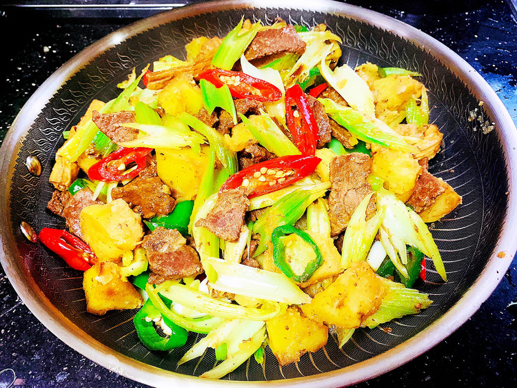 黄焖牛肉干锅的做法