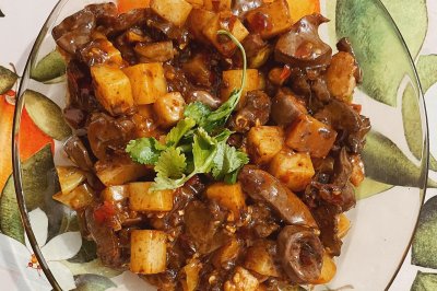 鲜辣酱香，两碗饭都不够配的泡椒鸡杂