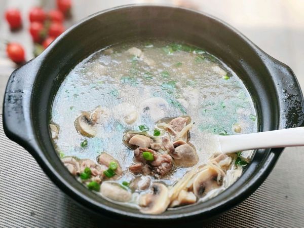 排骨银鱼蘑菇汤