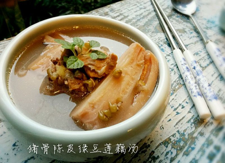 猪骨陈皮绿豆莲藕汤的做法