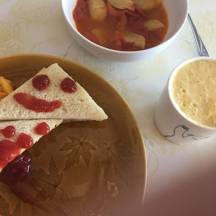 吐司三明治（外加西红柿土豆浓汤）懒人快手啦啦啦啦啦的做法