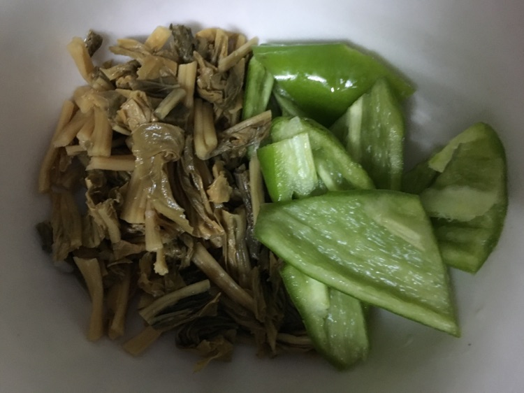雪菜鱼腩面的做法图解1