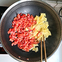 汤汁鲜美的【番茄炒蛋】的做法图解4