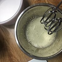 软绵轻甜的双莓酸奶蛋糕的做法图解4