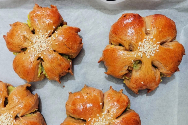 地瓜蓉葡萄干椰蓉樱花面包的做法